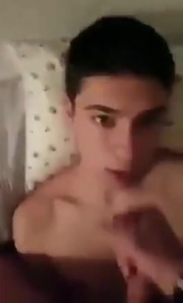 Twink gets muscle daddy bareback cum facial