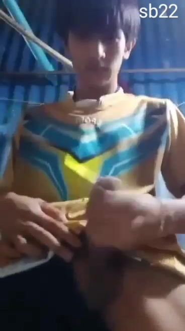 ولد وسيم ينيك شاب أملس بقميص قبيح