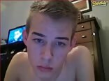 Ado mignon se branle et jouit en cam