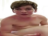 ぽっちゃり少年が可愛いゲイポルノで激しくイク