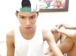 可愛い camboy カップルがゲイポルノチューブで激しくセックス