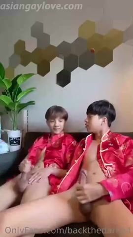 亚洲男主播情侣激烈做爱