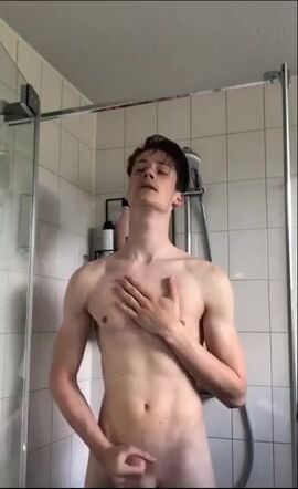 Cute face ,fit and tall wanking shower