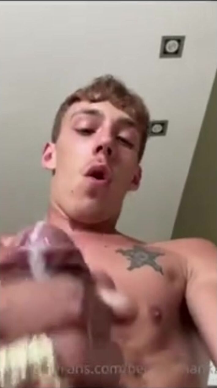 Fit benny shankz spritzt heftig ab