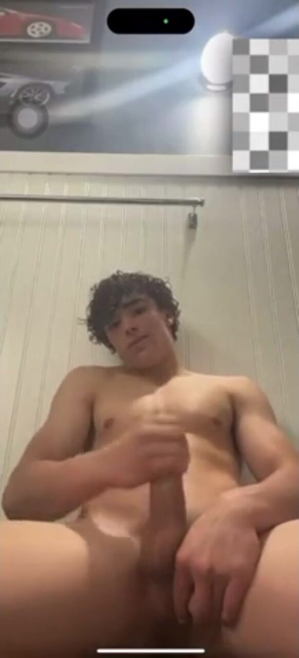 Cute fit blonde wanks off twink