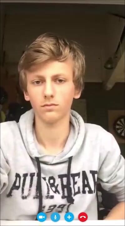 Blonder twink auf den rohen schwanz des muskel-daddys hereingefallen