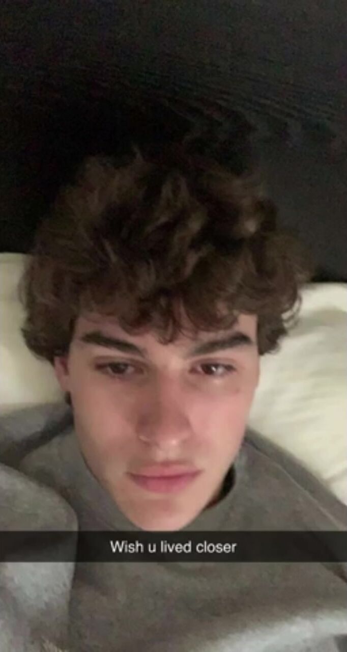 Fitte student wichst für mädel auf snapchat