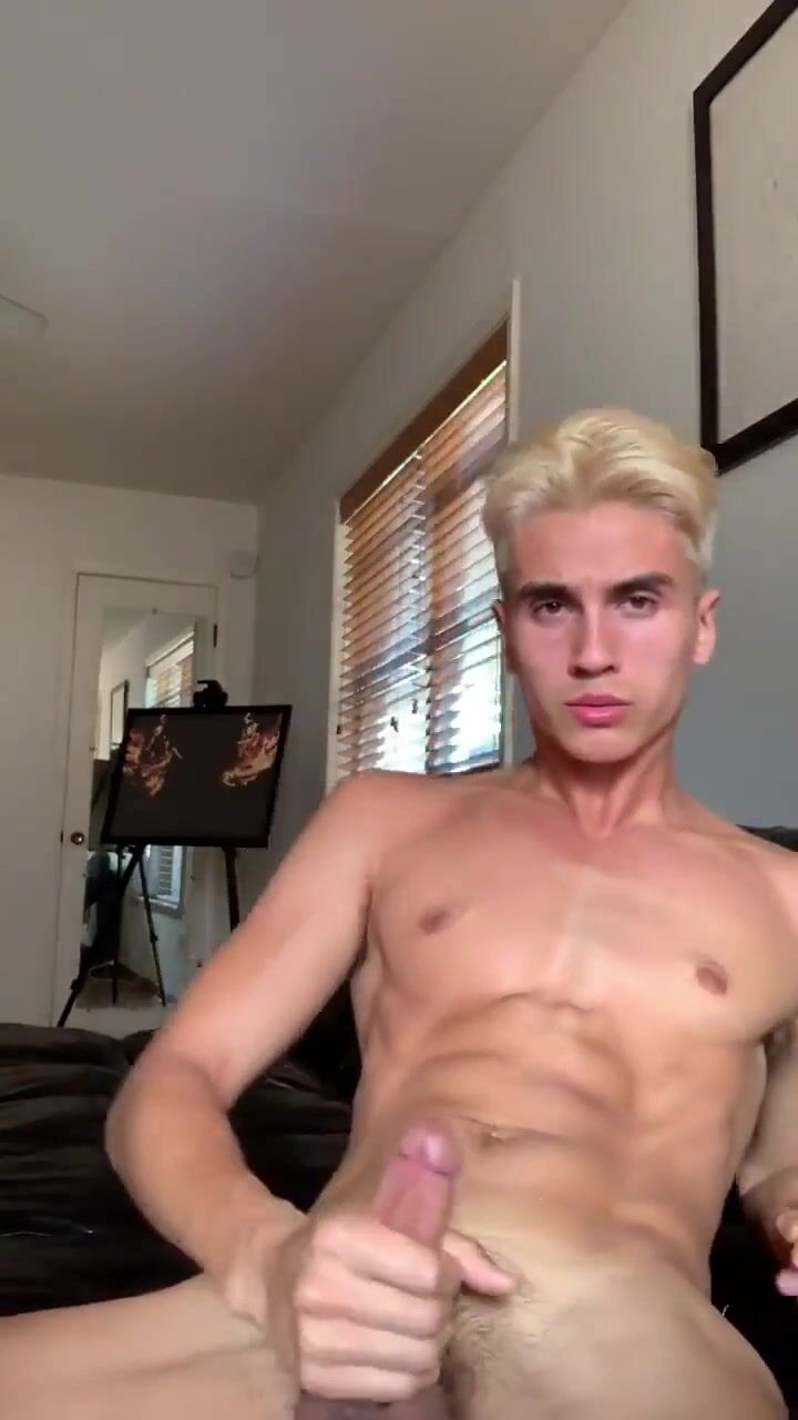 Fitblonder str8-twink fingert sich und kommt