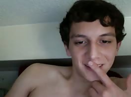 Garoto grego de 19 anos é gostoso