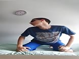 Cara bonito bate punheta no seu pau duro