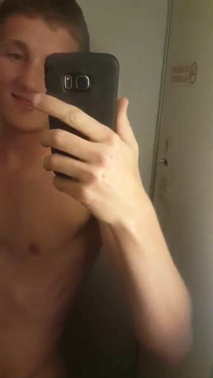 Cara horny fofo não aguenta