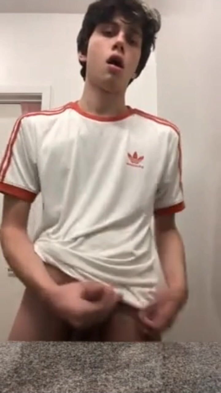 可愛い茶髪少年二度射精