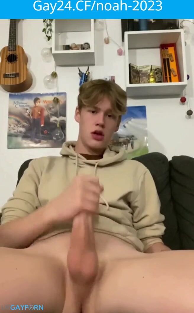 Blonde twink flaunts hung cock