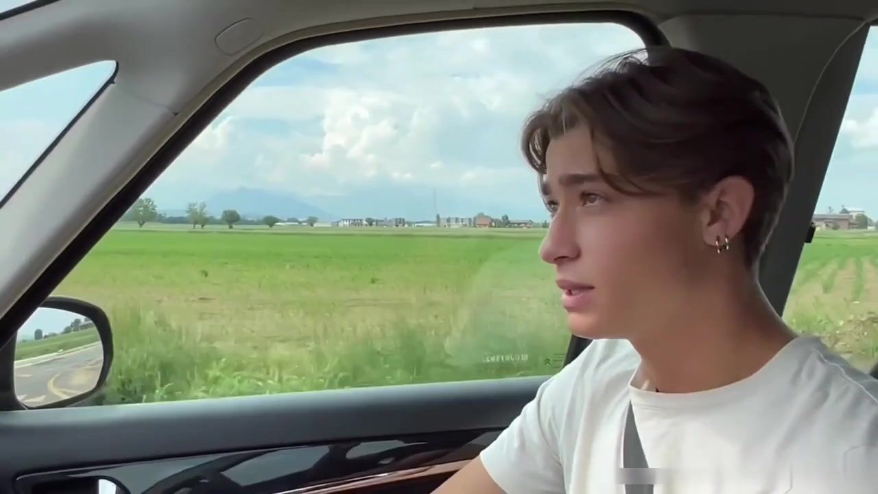 可愛いイタリア人ヒッチハイカーが生で乗る