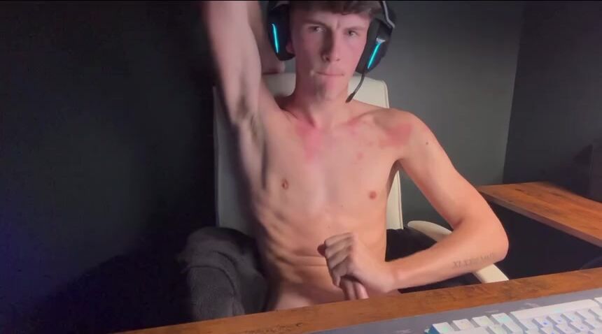 Cute lewis boothy cumming bate