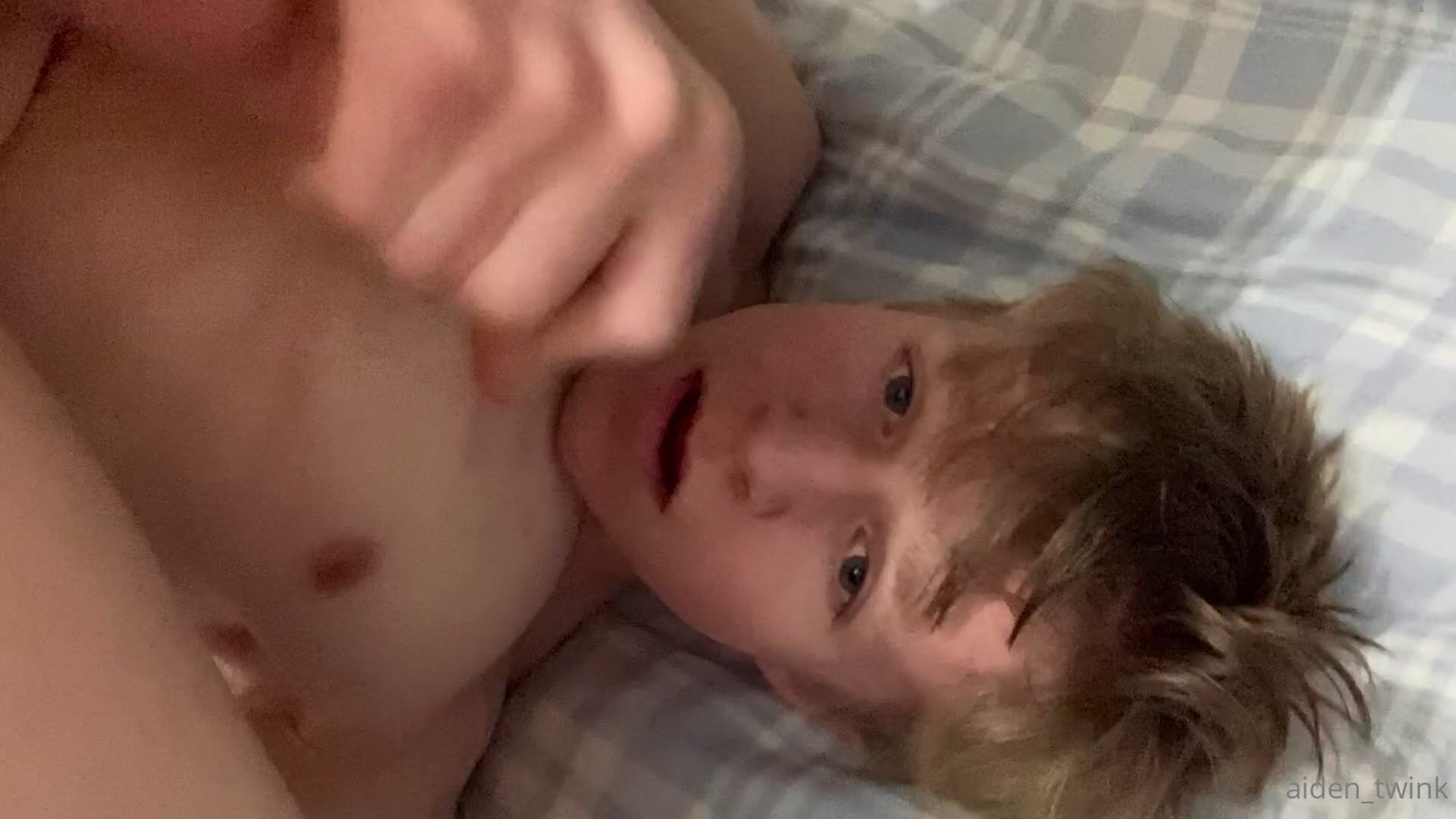 Twink aiden blows load into own mouth