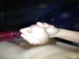 Heiße nacht-wichse mit süßem cumshot