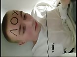 شرب البول اللطيف يصبح مقرفًا