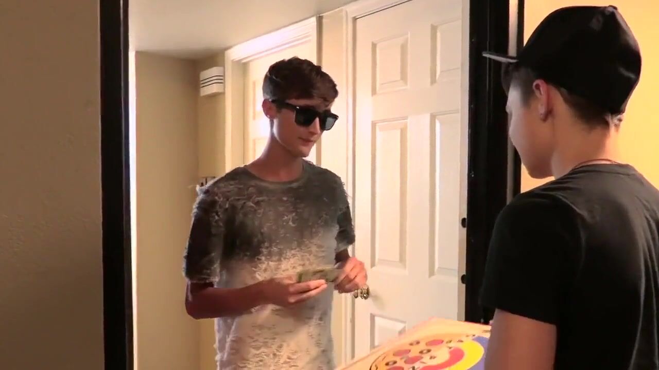 Pizza guy takes it raw