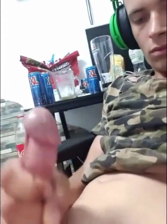 Der süße echte soldat jack plaudert mit einem mädchen