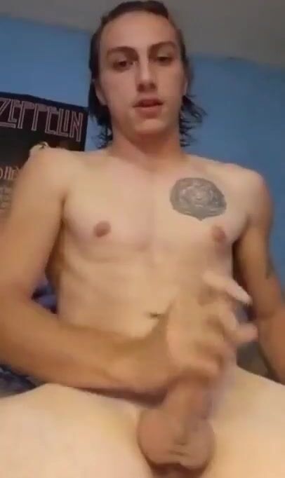Süßer rocker-twink wichst seinen schwanz