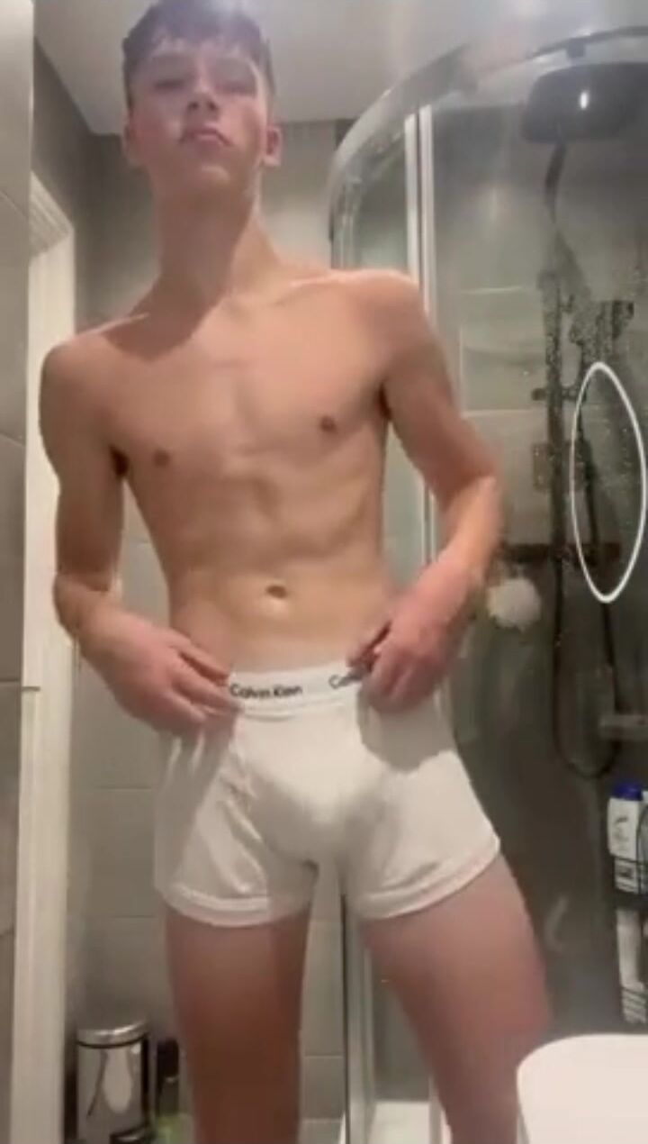Lewis boothy: cute str8 guy cumming hard