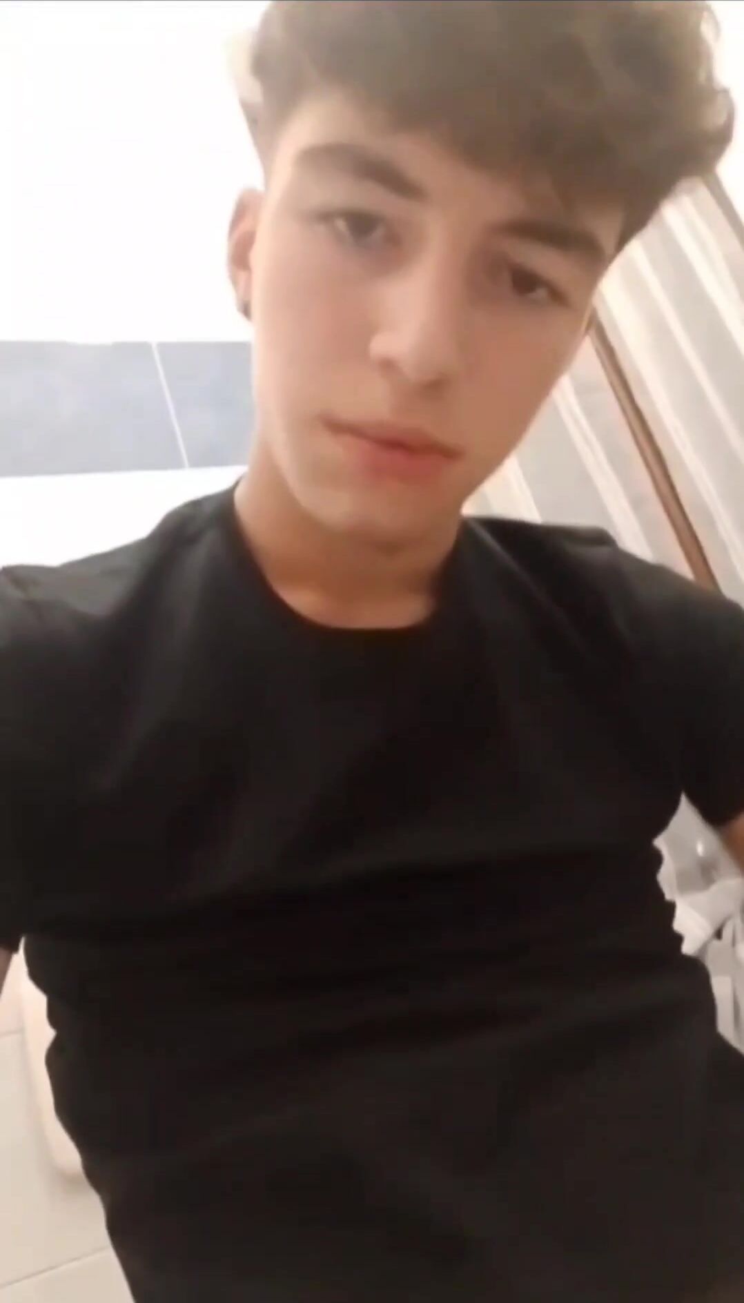 Straight guy jerks his cute cock