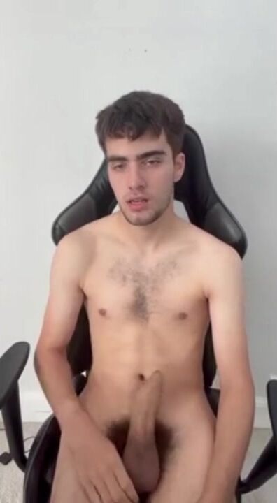 Charmant streamer eddie branle sa bite pour les fans