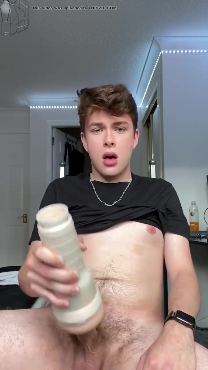 Adolescente fode sua fleshlight