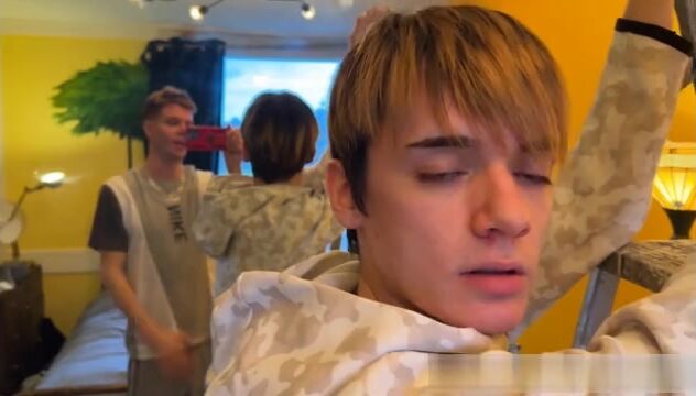 Cute teen takes 12 loads by 10 hungs twinks porn