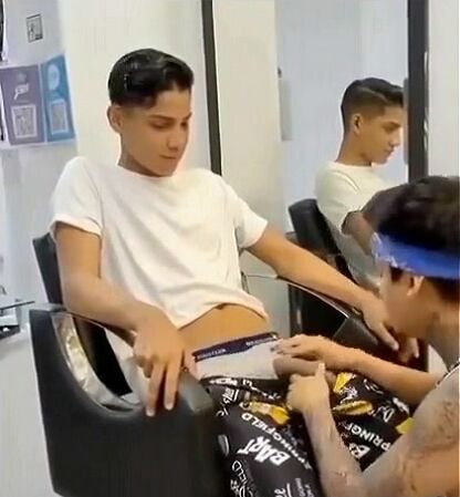 مراهق يمص زب صديقه اللطيف