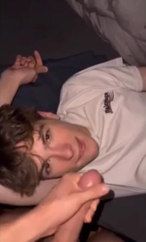 Cute teens fuck & facial