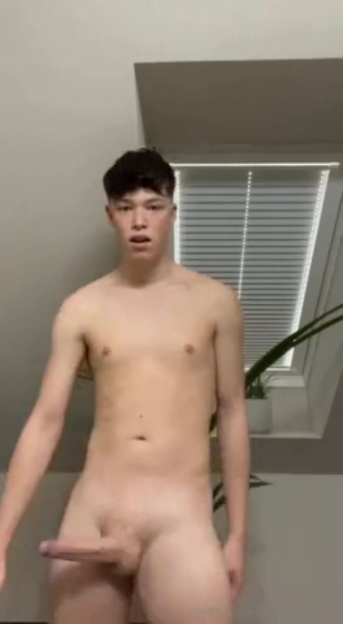 Süßer tiktoker levitwink ins bad gelockt für bareback
