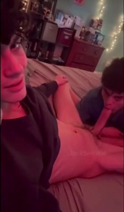 Der twink jake wird von seinem freund geblasen