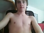 Adolescente se masturba en cámara porno gay