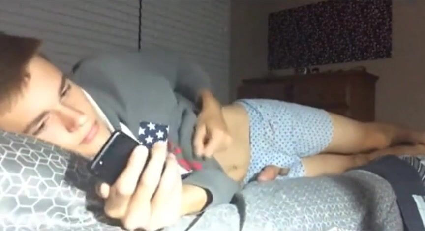 Cute twink strokes cock & cums on bed
