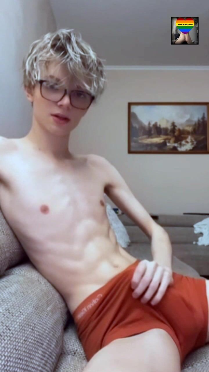 Cute twinkie shoot his load on cam of117