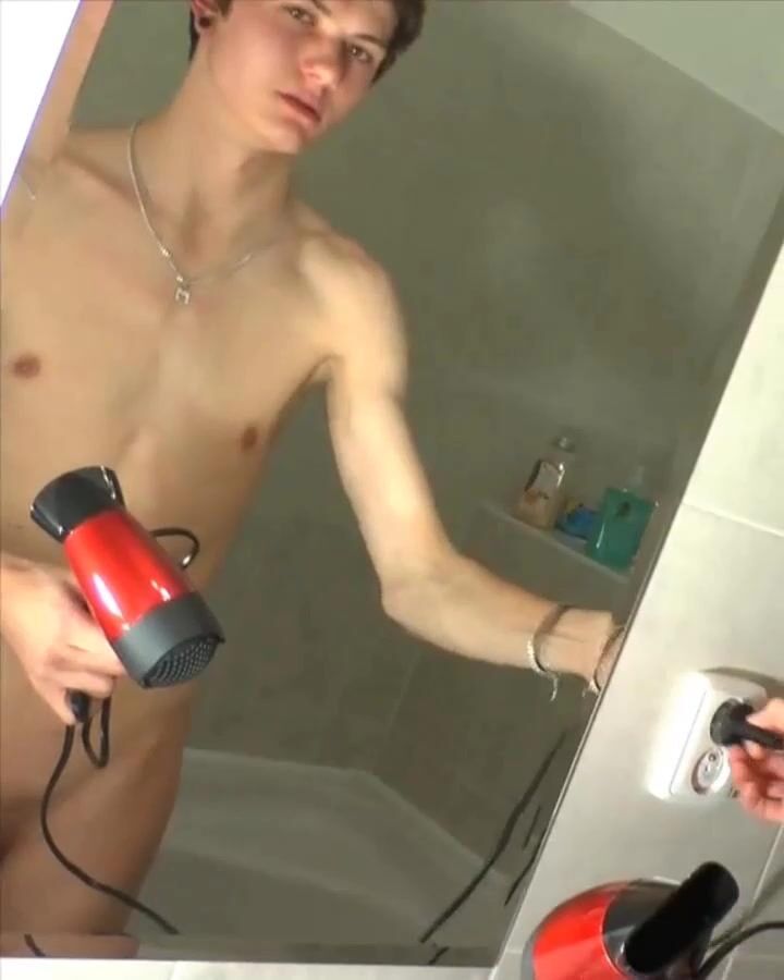 Young twink after shower cam porn