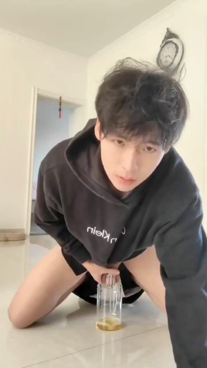 Cutest chinese twink sub drinks his own piss