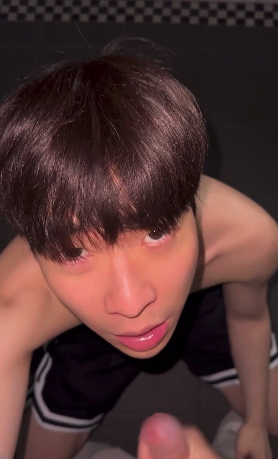 Taiwanese twink gets facial in bathroom