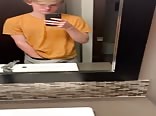 Glatter blonder schnuckel wichst schwanz vor der cam