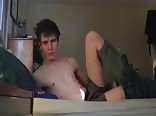 かわいい男の子が脱いでオナニーして射精