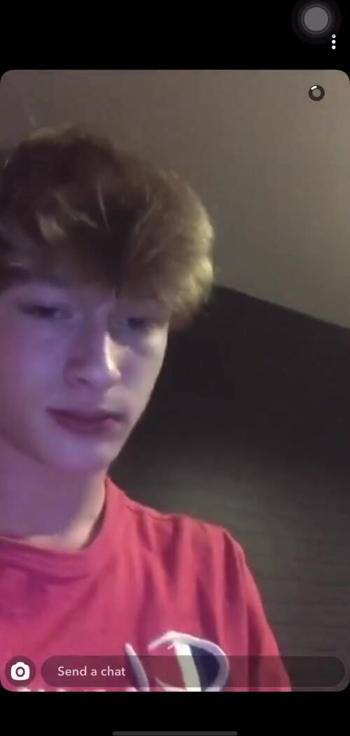 प्यारा ट्विंक अपने असली माल दिखाता है snap boys पोर्न में