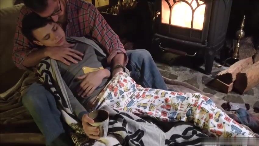 Papá follando a su hijo en el tube porno gay