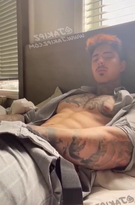 Muscle daddy breeds twink after work bareback