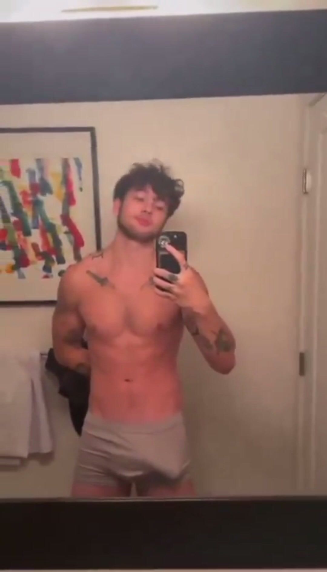 Luca daddy bulge show