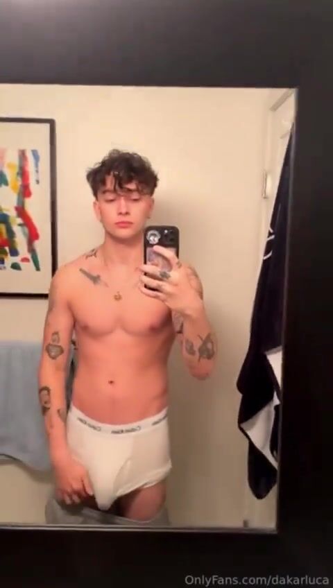 Daddy luca flaunts muscle cock for twink bareback