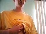 Ado super bien monté damien dans un film porno gay classique