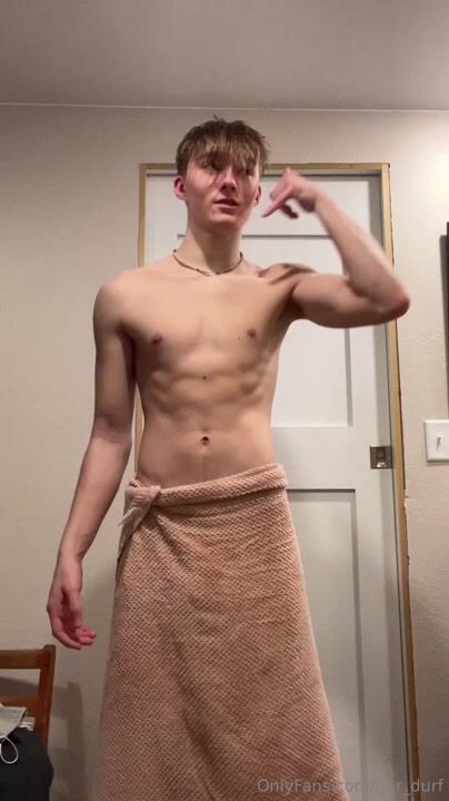 Oops! strip towel porn boys cam