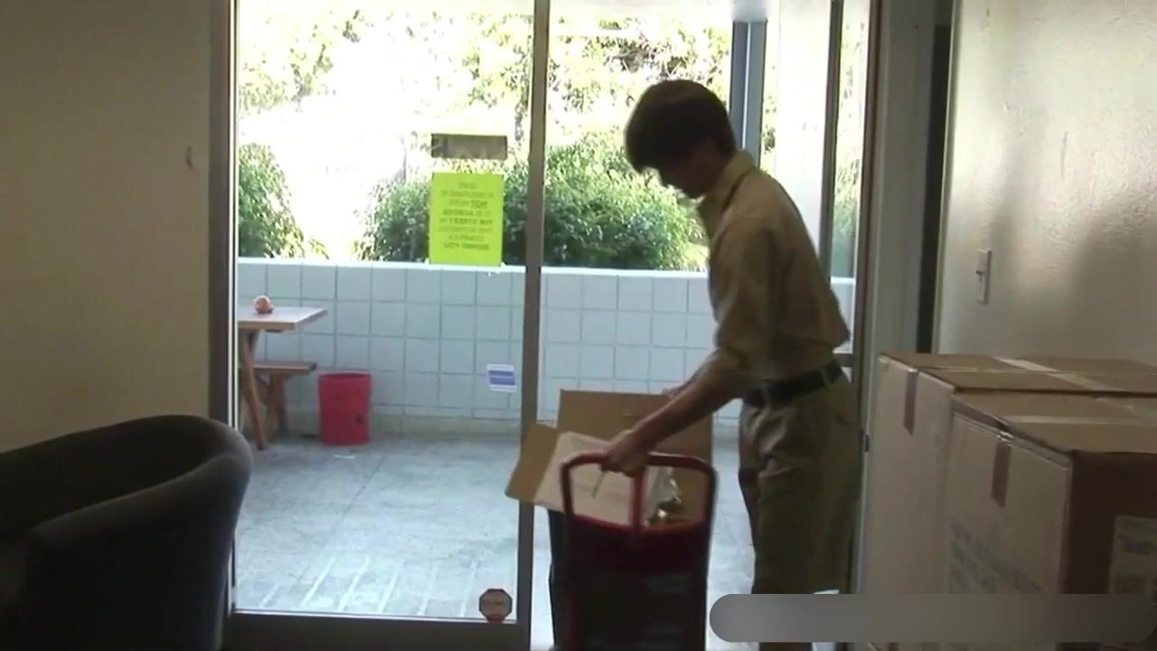 Twink delivery boy barebacked by muscle daddy